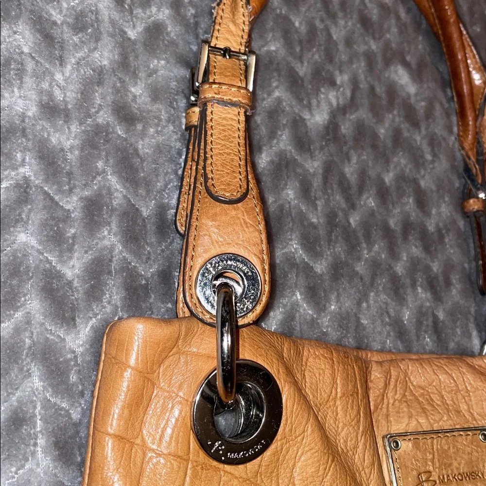 B. Makowsky hobo/shoulder bag. Tan/Cognac leather w a crocodile-embossed texture